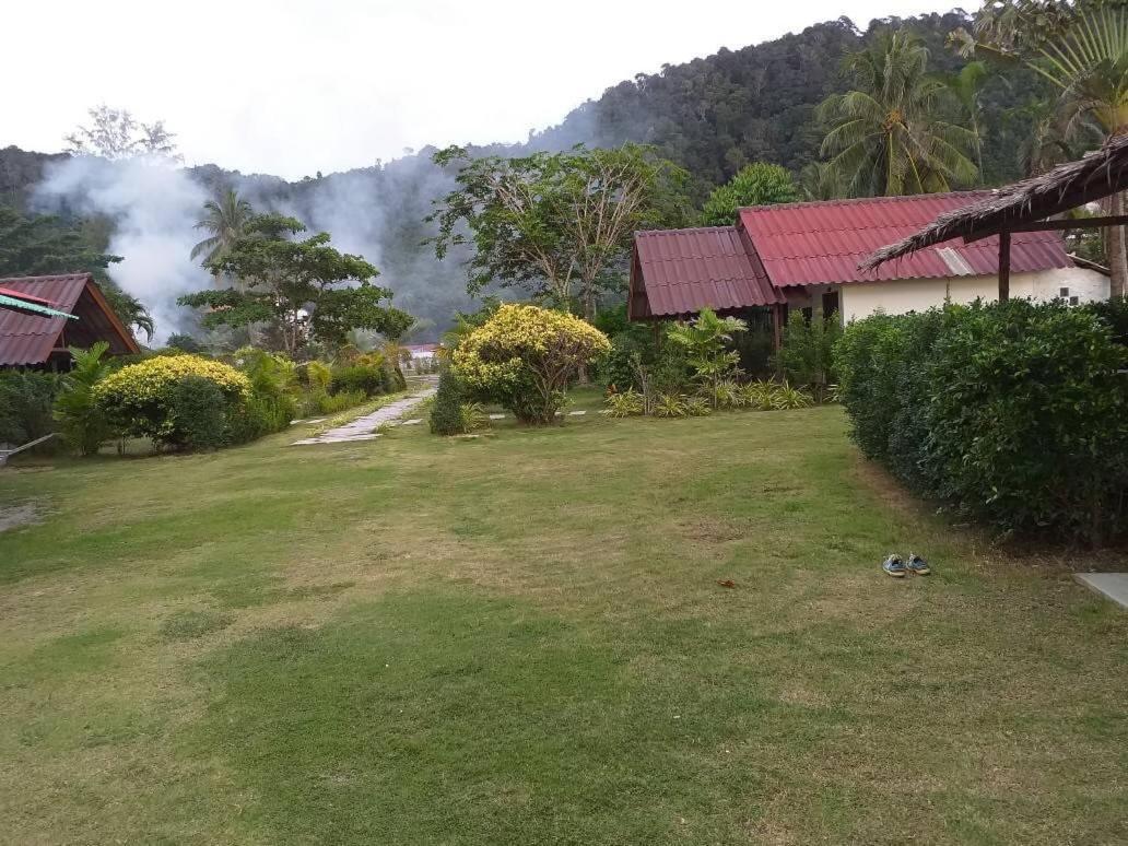 Lanta Mermaid Beach Front Resort Ko Lanta Esterno foto